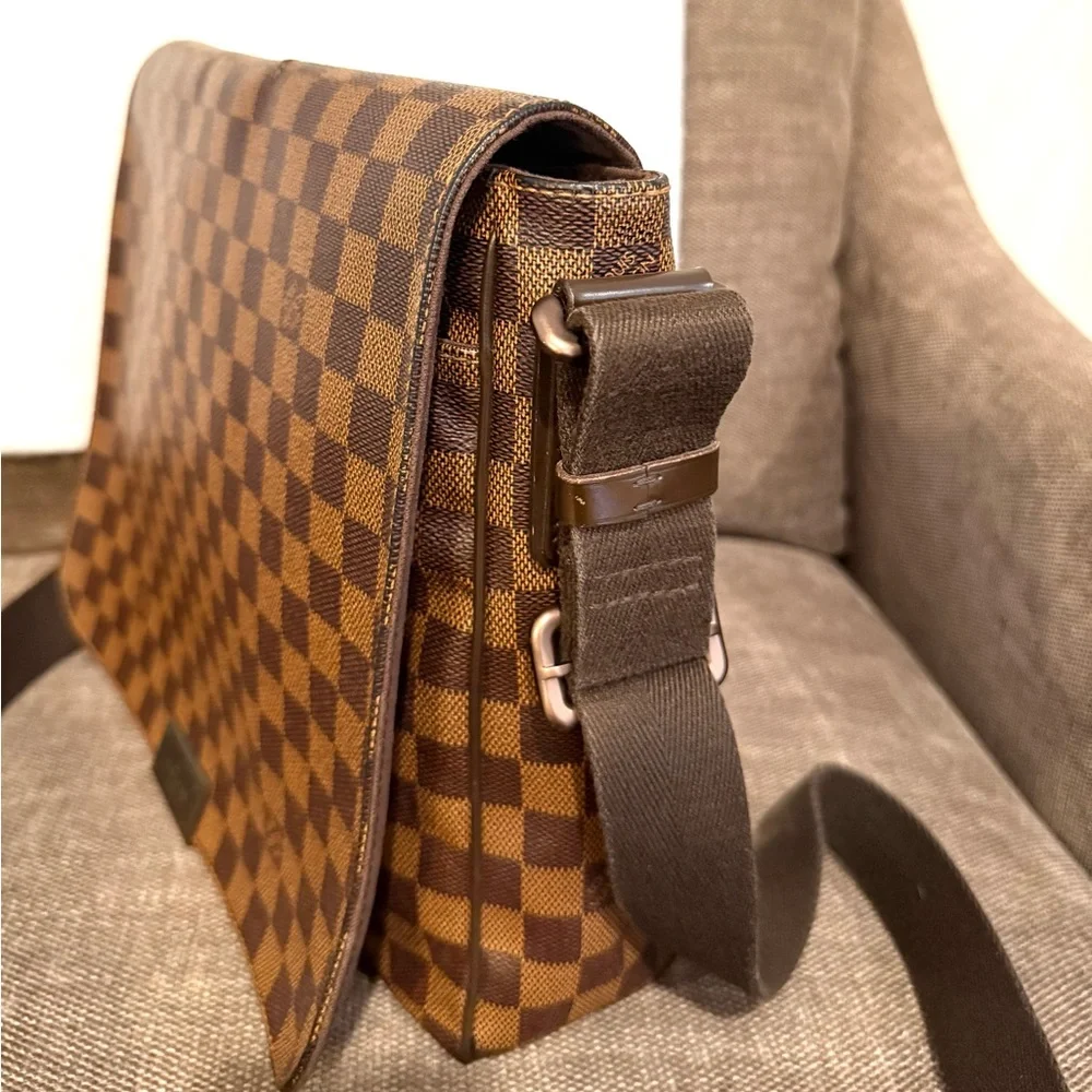 Authentic Louis Vuitton Damier Ebene Brooklyn messenger bag N41212 unisex MM